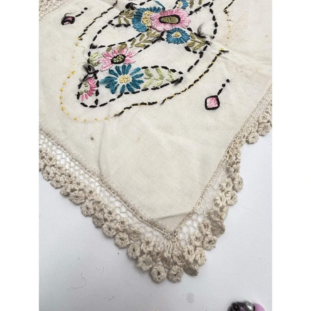 Vintage Hand Embroidered Table Runner Crochet Lace Trim Floral 34x13 Read##